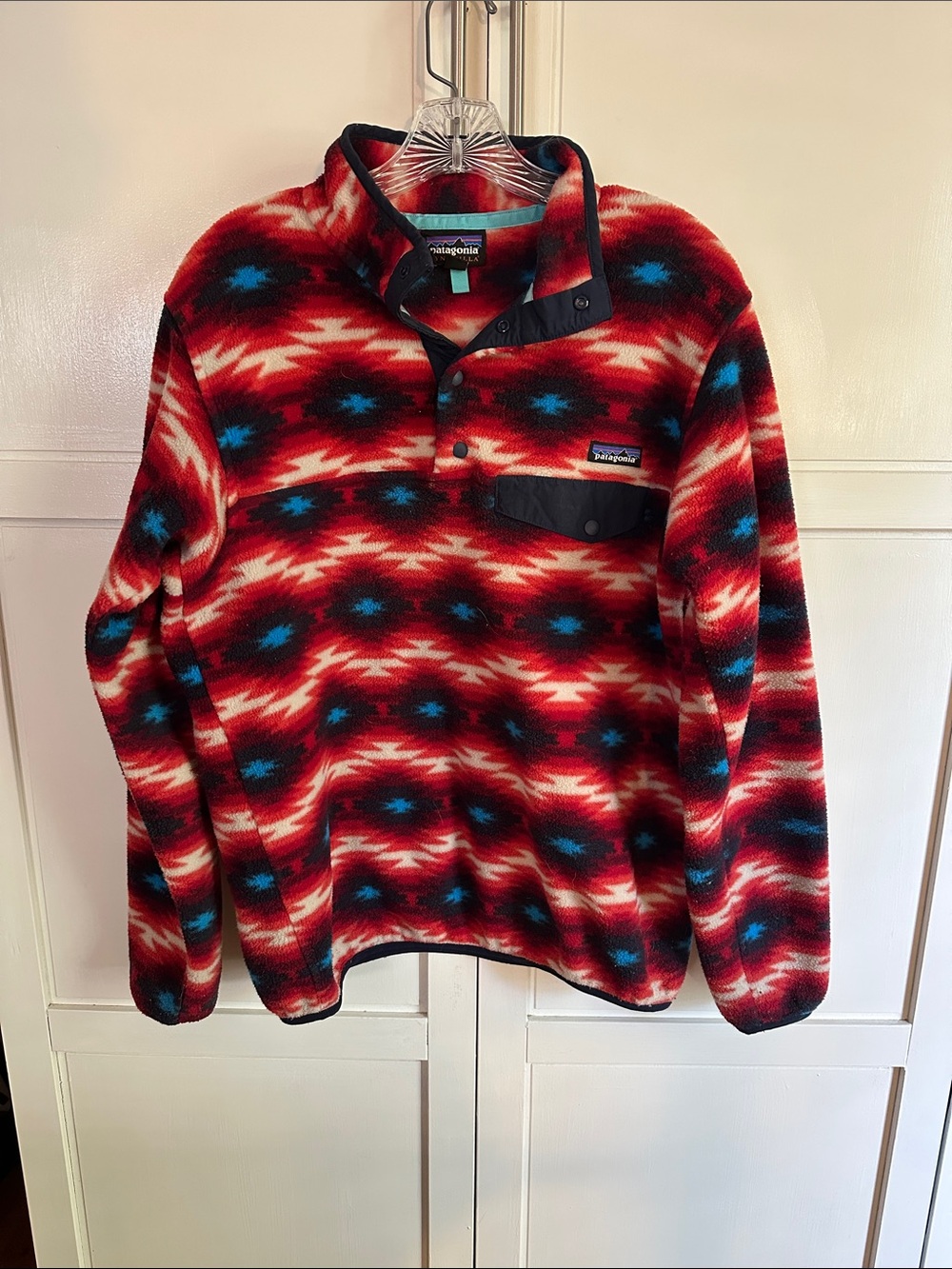 Patagonia Red Aztec Patterned Snap-T Fleece with Blue & Cream Accents Sz large